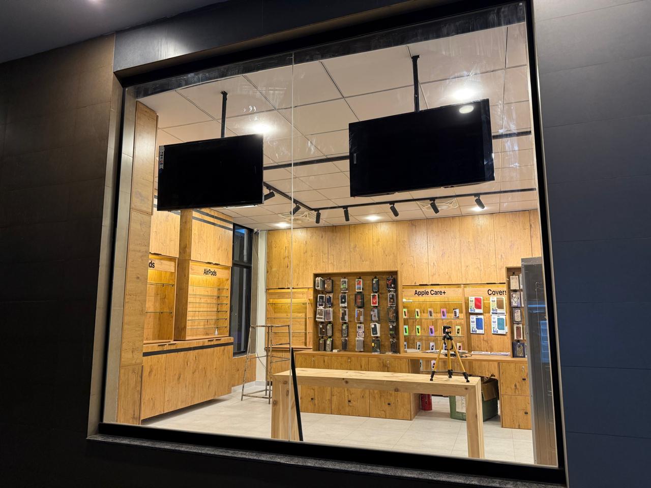 PakClone Store Interior 2